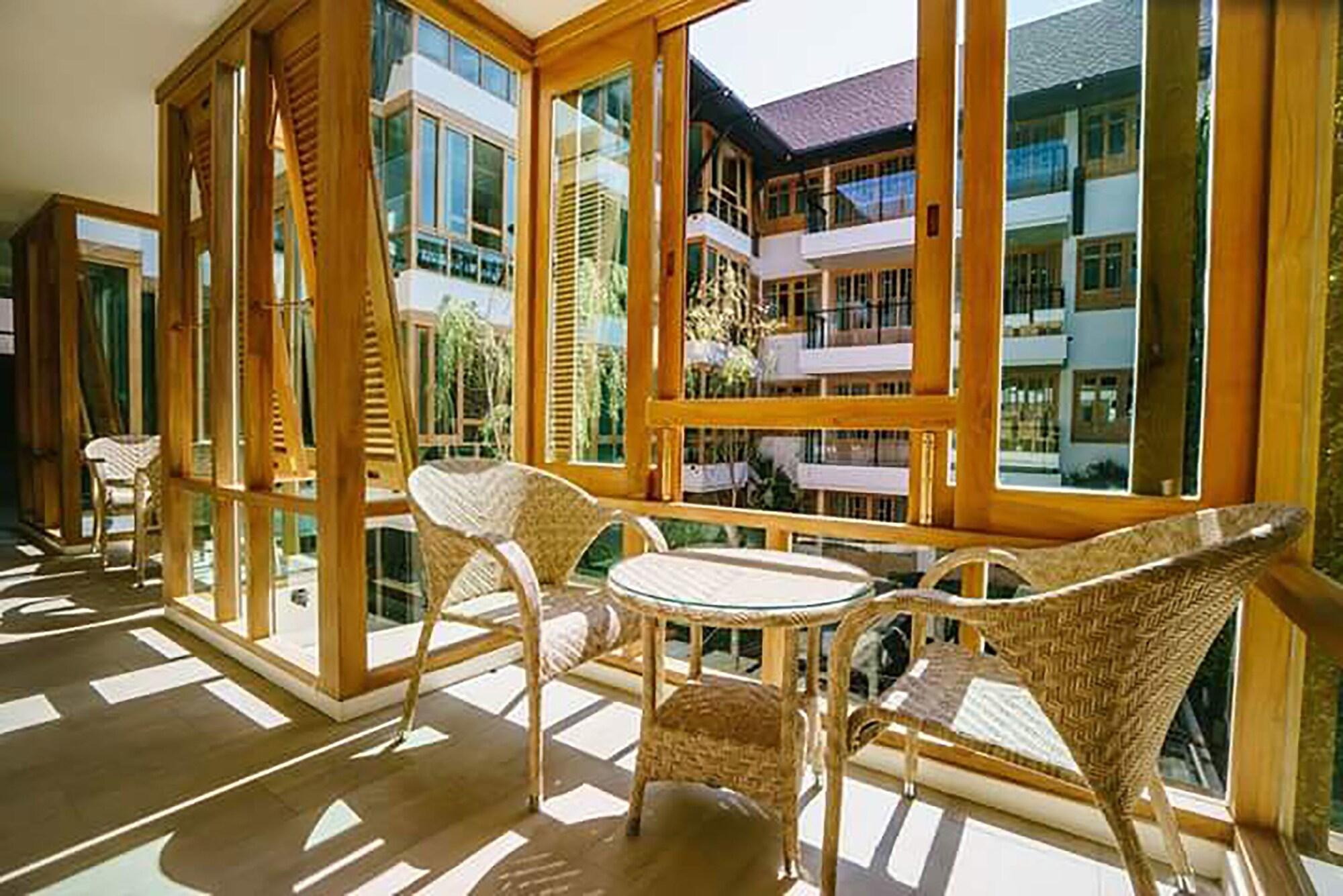 Moon Dragon Hotel Chiang Mai Exterior photo