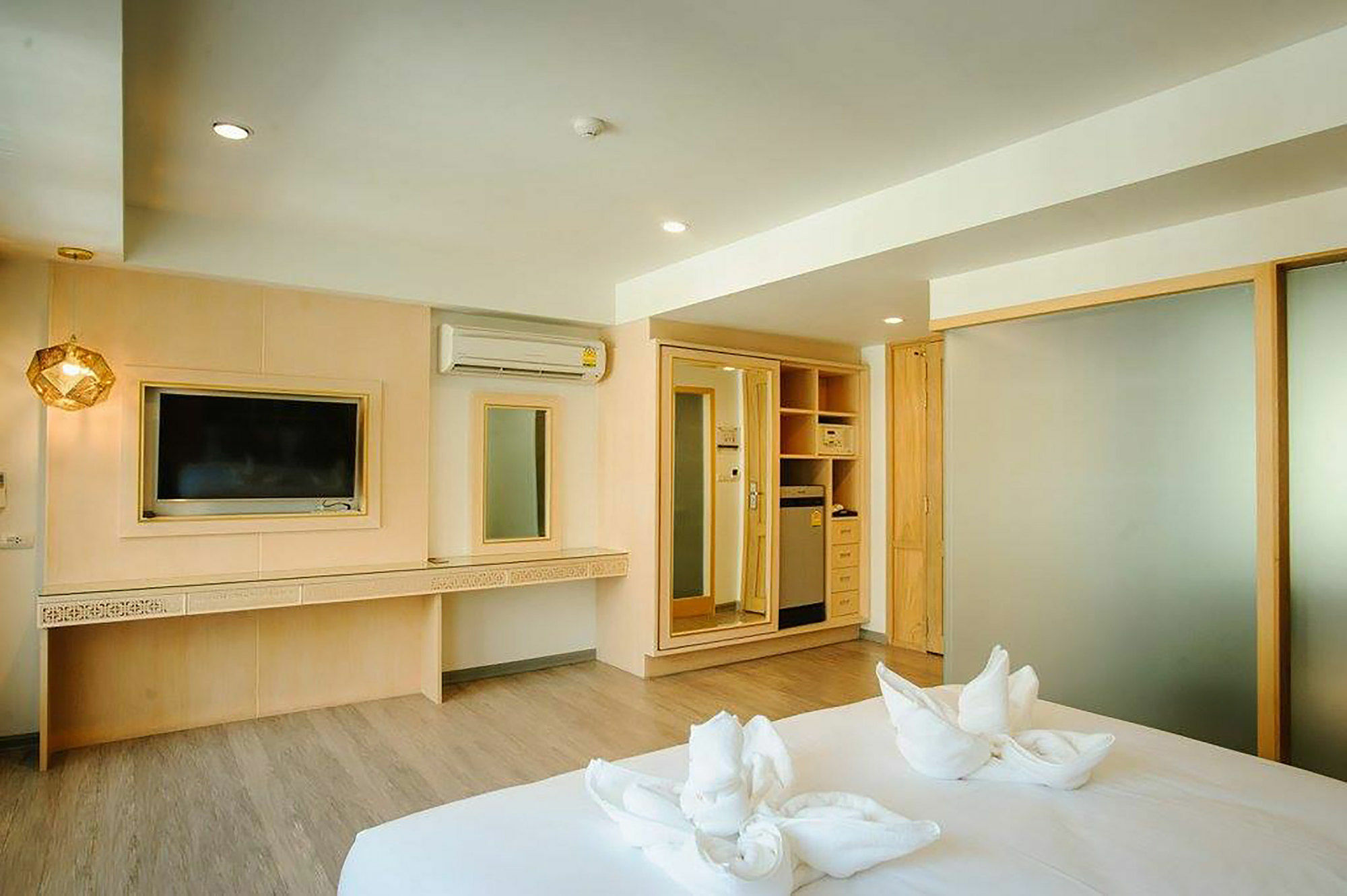 Moon Dragon Hotel Chiang Mai Exterior photo