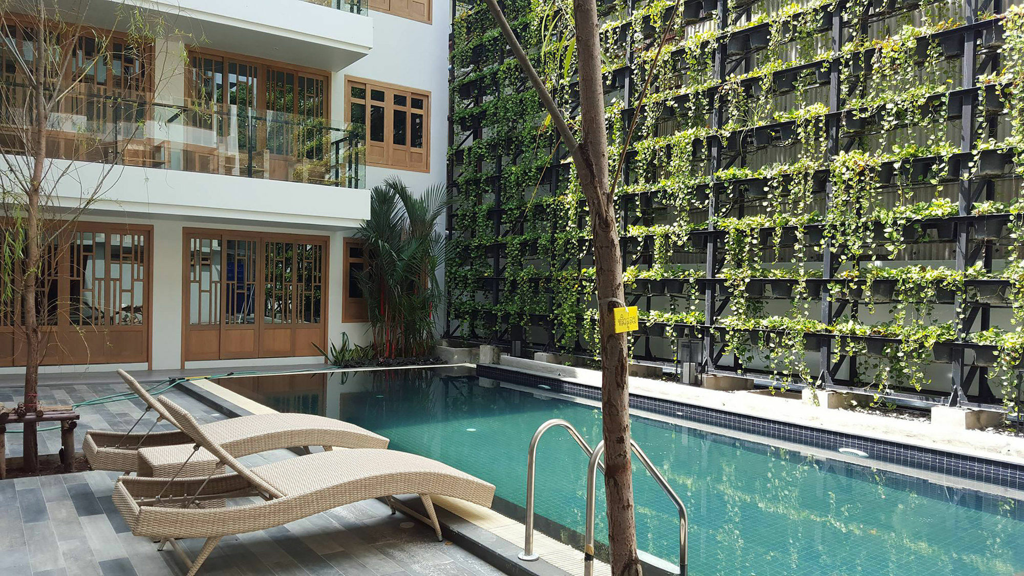 Moon Dragon Hotel Chiang Mai Exterior photo